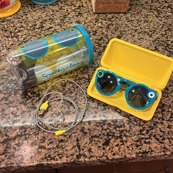 Snapchat Spectacles - Teal 1 - Picture 3 of 6